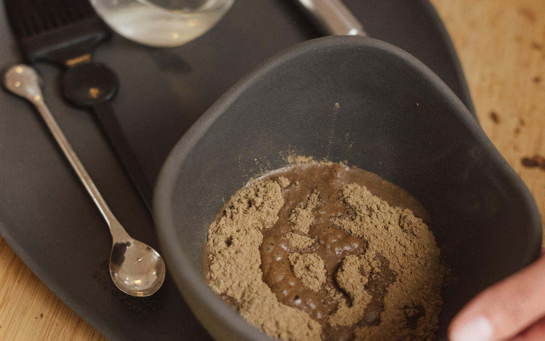 ¿Se pueden cubrir las canas con barros?